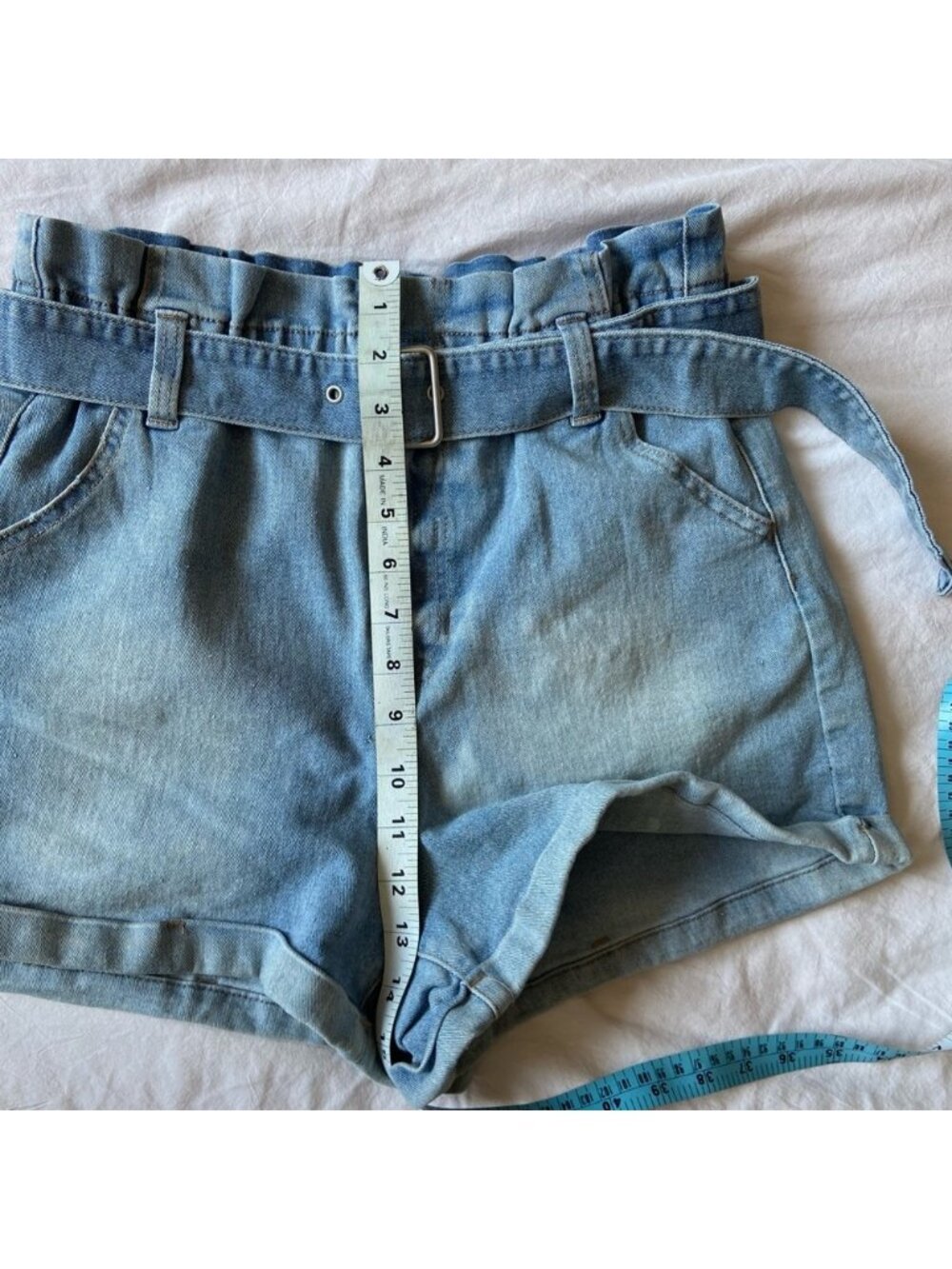 Paperbag waist light blue denim shorts with belt - Picture 3 of 4